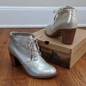 NWOT Toms Lunata Lace-Up Gold Metallic Heels 8.5